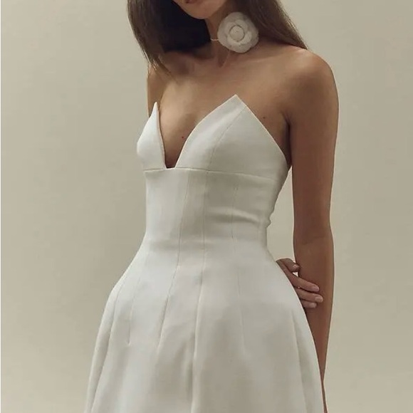 Mirian Strapless Hourglass Mini Dress - Picture 2 of 9